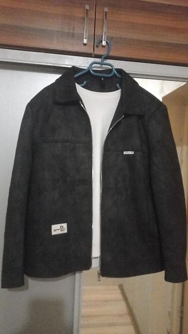 Qara rəngli kişilər üçün gödəkçə. 60 manata alınıb, 1 dəfə geyinilib