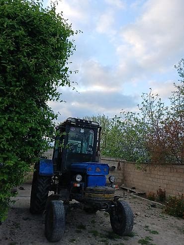 traktor k701: Mavi rəngli təkərli kənd təsərrüfatı traktoru Texniki xüsusiyyətlər — 1