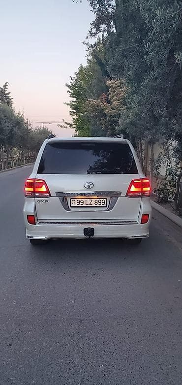 2 9 mator: Toyota Land Cruiser GXR, ağ rəng, 5 qapı, tam ölçülü off-road/SUV — 3