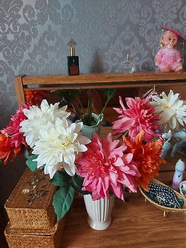 Süni güllər: Məhsul: Süni georgina (1 ədəd sap), 61 sm Qeyd: Ancaq sentyabrın — 8