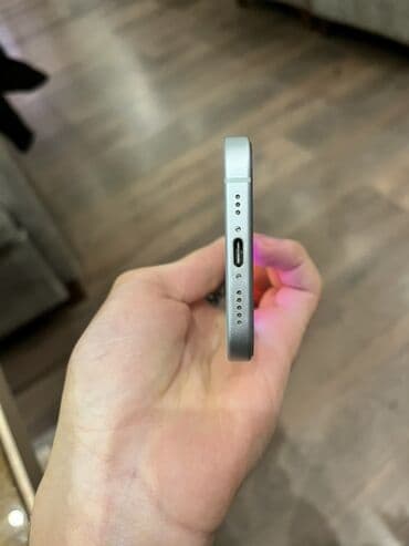 sense 5 htc one v: IPhone 15, Голубой, Face ID — 3