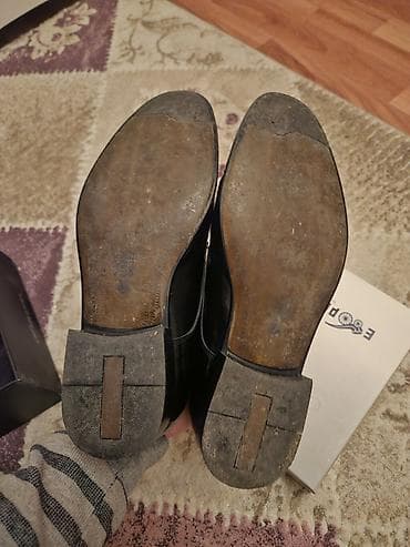 ayaqqabı kişi ücün: Klassik kişi ayaqqabısı – qara rəng, bağcıqlı model - Üst hissə — 4