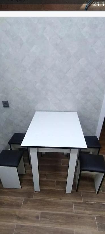 yeni il sufresi: Mətbəx üçün, Açılmayan, Kvadrat masa, 4 stul — 1