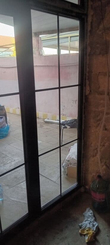 plastik qab: PVC vitraj qapı-pəncərə sistemi - Material: tünd ağac rəngində PVC — 2