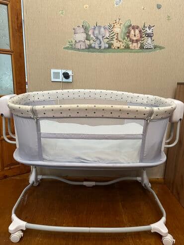 qidalandırmaq üçün uşaq stul yelləncək: Usaq besiyi,tülü var, matrası var .Elektrondu. 1 yasa kimi usaq — 1