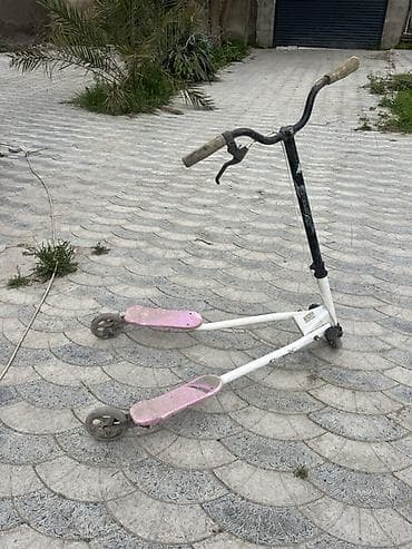 Самокаты: Üç təkərli skuter (drift/“swing” tipli) - İdarəetmə: ön tərəfdə — 1