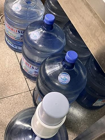 içməli su çənləri: İçməli su – 19 litrlik damacana - Həcmi: 19 L damacana bidonlar - Su — 1