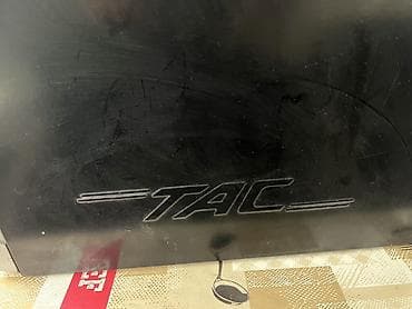 dell komputer: TAC brendli stolüstü kompüter korpusu və daxili komponentlərlə — 1