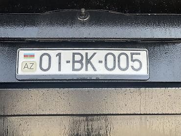 avtomobil aksesuarı: Satılır: Azərbaycan dövlət nömrə nişanı 01-BK-005 Xüsusiyyətlər: - — 3