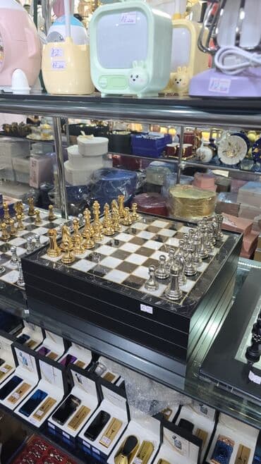 bayan aləti: Sahmatlar.muxtelif.
 yenidir.qiymetler ferqlıdir — 14