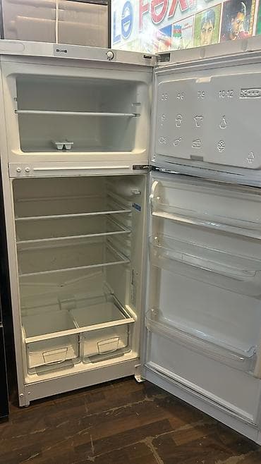 free buds: 2 qapılı Indesit Soyuducu Satılır, rəng - Gümüşü — 2