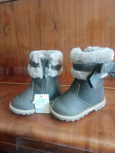 19 razmer. Geyinilməyib uşağın ayaq ölçüsünə uyğun olmadığı üçün. 34