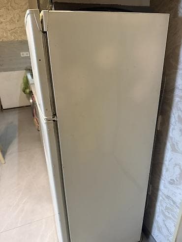 je 2: Soyuducu satılır, qazı gutarıb. Qaz vurulacag alan adam ozu — 2