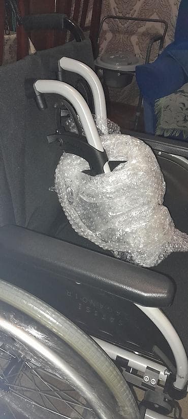 Ottobock əlil arabası - Brend: Ottobock (arxa söykənəcəkdə loqo) - — 2