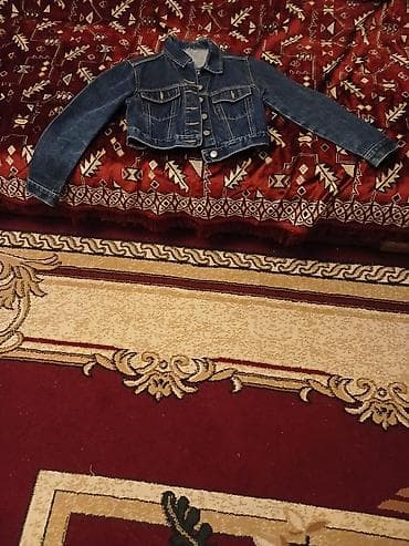 Qadınlar üçün qısa denim gödəkçə - Klassik tünd mavi cins parça -