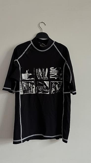 Qısaqollu rashguard köynək - Rəng: qara, kontrast açıq boz tikişlər -