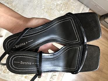 Basanoşka və səndəllər: Bershka qadın sandaleti - Rəng: qara, laklı effekt - Model: nazik — 4
