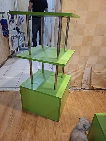 kitab vitrini: Məhsul: Yaşıl rəngli vitrin/stand modulu Təsvir: - 3 səviyyəli — 2