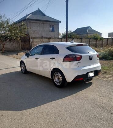 Ravon: Kia Rio hatchback – ağ rəng Xüsusiyyətlər: - Kuzov: 5 qapılı — 2