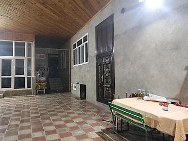 qaraj sumqayit: Satılır: həyət evi - Tikili: kərpic divarlar, dəmir giriş qapıları — 2