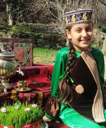 idmana aid sekiller çəkmək: Fərqli və zövqlü geyimlərimiz ilə xidmətinizdəyik! geyimlərin — 2