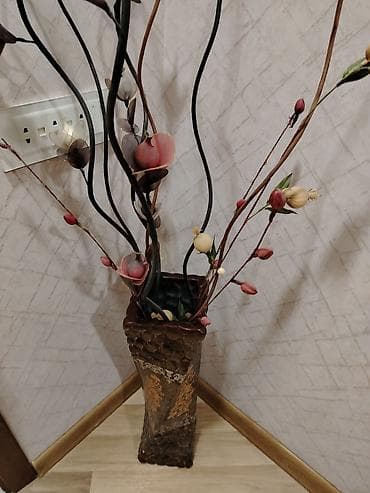 Vazalar: Bir vaza, Keramika — 9