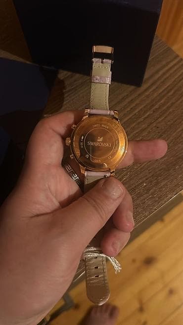 sensor saatlar: Yeni, Qol saatı, Swarovski, rəng - Qızılı — 4