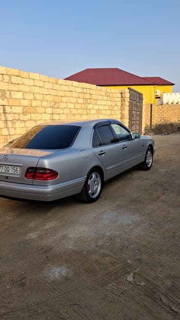 mercedes c dizel: Mercedes-Benz E 240: 2.4 l | 1998 il Sedan — 15
