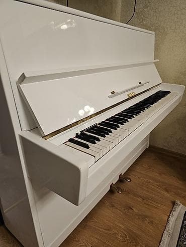 Ağ rəngli “Belarus” upright pianino - Marka/model: Belarus (upright) — 2