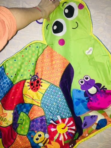 uşaq чешка: Detskiy kovrik Lamaze,v svoey korobochke. 
Kak noviy — 2