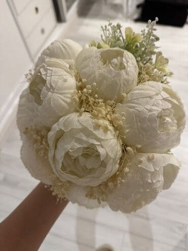 tikanli guller: Ağ rəngli süni gəlin buketi - Tərkib: iri ölçülü ağ pion formalı süni — 2