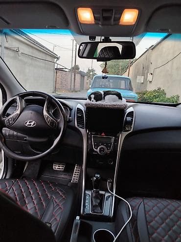 brabus disk: Hyundai i30 hetçbek, ağ rəngdə, müasir və dinamik kuzov xəttlərinə — 3