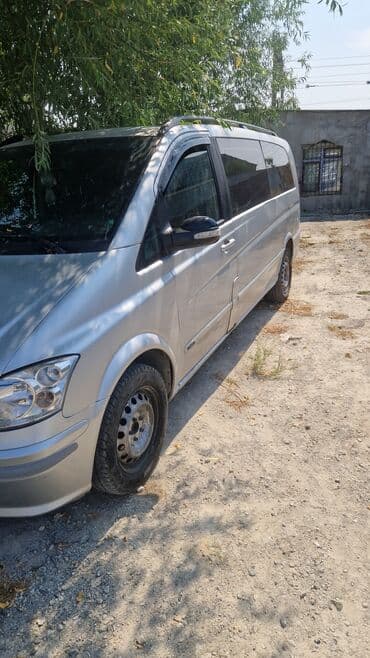 запчасти для мерседес вито: Gümüşü rəngdə "Mercedes-Benz Vito" modeli, yük və ya sərnişin — 2