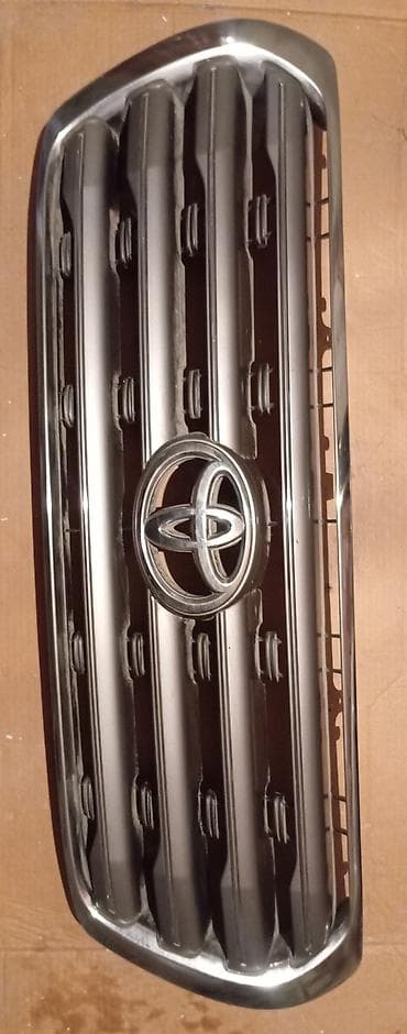 bmw e39 lip: Toyota markalı avtomobil üçün ön radiator barmaqlığı (gril). Qara — 1