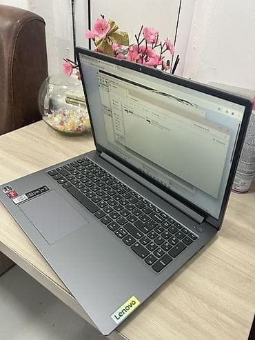 isi: Lenovo IdeaPad, 16 ", AMD Ryzen 7, 512 GB — 9