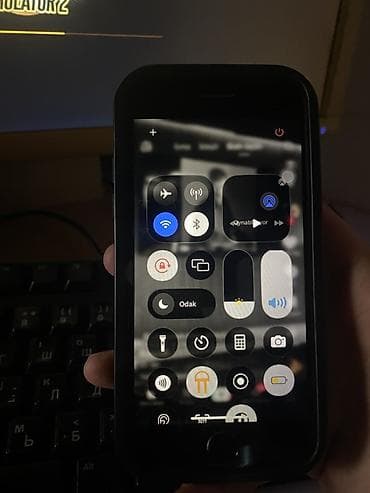 iphone 7 aux kabel: IPhone 7, Qara — 2