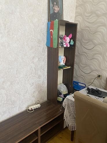 Düz TV altlığı, Polkalı, Laminat