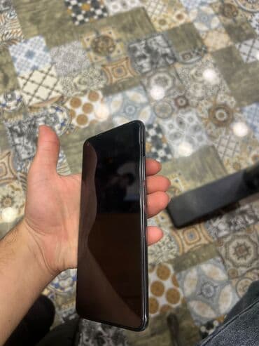 world telecom xiaomi: Smartfon – metal çərçivə, parlaq boz/gümüşü korpus. Korpusun sağ — 6