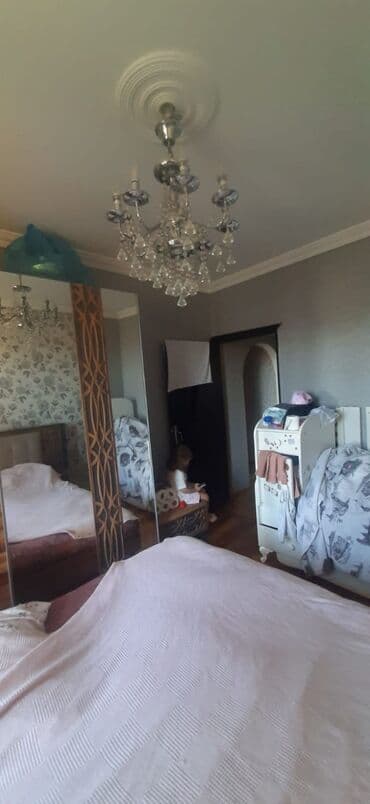 abseron gencler seherciyi evler: Bakı, Bakıxanov qəs., 3 otaqlı, Köhnə tikili, m. Neftçilər, 80 kv. m — 10