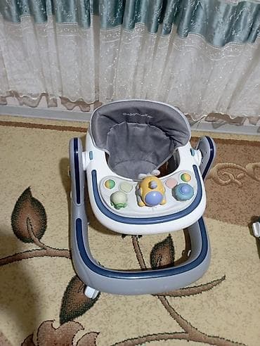 Uşaq gəzdirəni (baby walker) - Yaş qrupu: təxminən 6–18 ay -