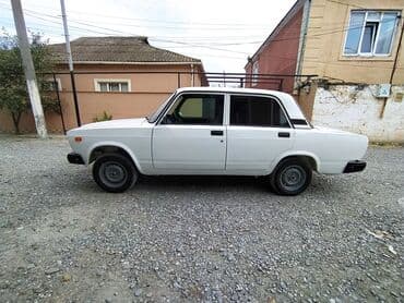 турбо.аз все об автомобилях в азербайджане: Bu, dörd qapılı, ağ rəngli VAZ-2107 sedan avtomobilidir. Avtomobilin — 1