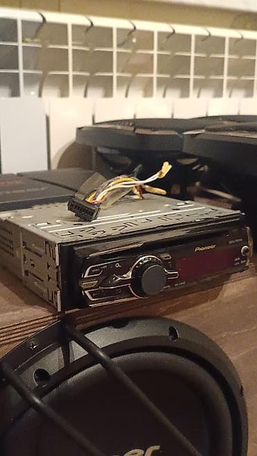 Магнитолы: Pioneer 5450 disk yerisi 10 manat xərci var 4 tülpan çıxş yer işleyir — 3