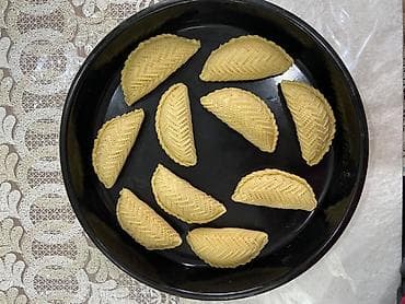 Şəkərbura kərə yağı ilə hazırlanır İçlik Fıstıqla 1 əd - 0.80 qəpik