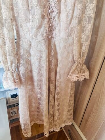 ziyafət donu: 1 dəfə geyinilib. Dizdən biraz aşağıda qalır (boy: 1,60 — 3