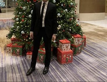 Qara klassik kişi dəsti – kostyum, köynək, qalstuk və ayaqqabı -