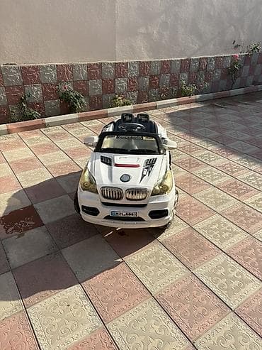 Uşaq üçün elektrik maşınları: Uşaq üçün elektrikli akü maşın – ağ rəng, SUV üslubunda kuzov, xrom — 10