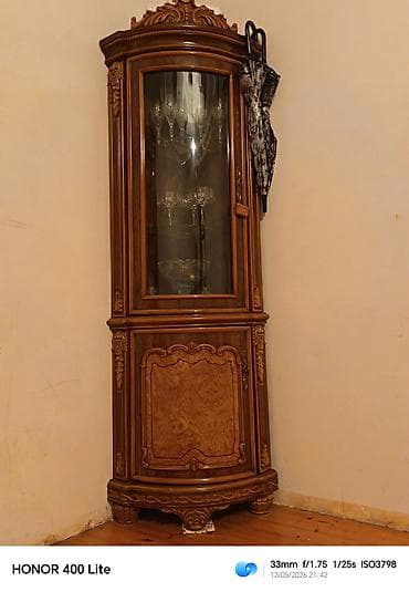 şefoner: Klassik üslublu vitrin dəstəsi - Material: Təbii ağac üzərində oyma — 2