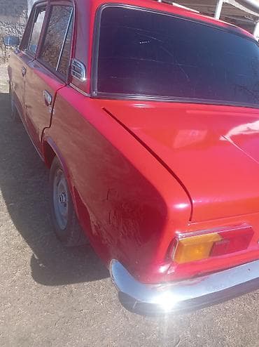 celiloglu babek elaqe nomresi: VAZ 2101 sedan – klassik sovet modeli, qırmızı rəngdə.ili 1982.qiymet — 3