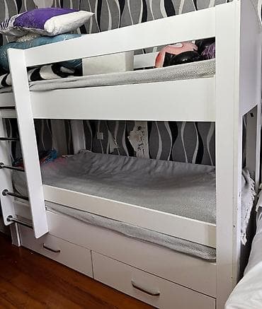 Nurideİkimərtəbəli çarpayı Satılır 300₼ Ortopedik matraslarla bir