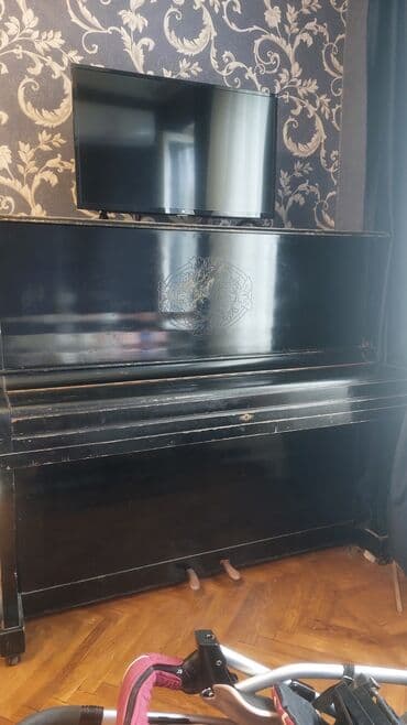 forte piyanino: Upright piano – klassik qara rəngdə, korpusu üzərində dekorativ — 3